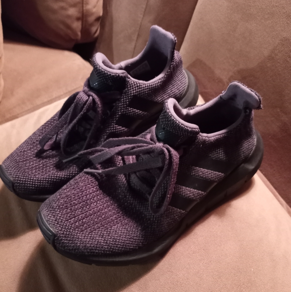 Adidas Swift Run Black/ charcoal gray size  6.5
